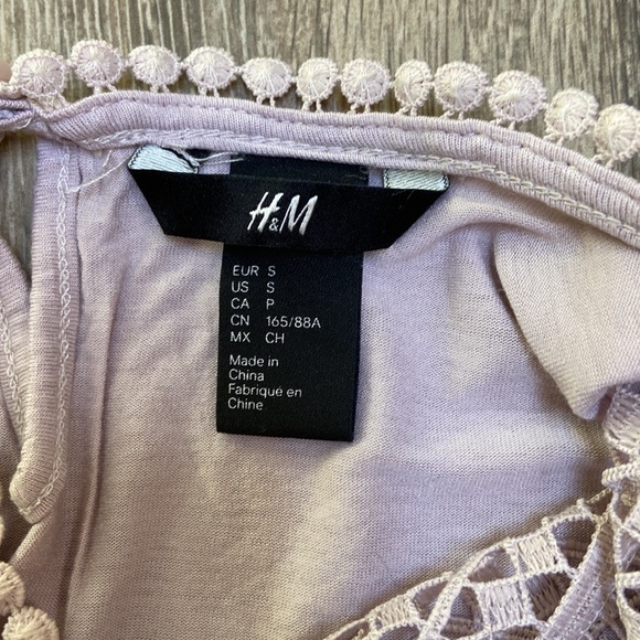 2/$15 H&M Spring Tank - Picture 5 of 5